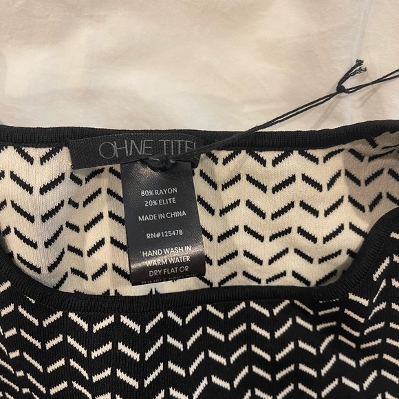 Black and white print top that's a longer crop top. Brand new with tags. Size L - Picture 2 of 3